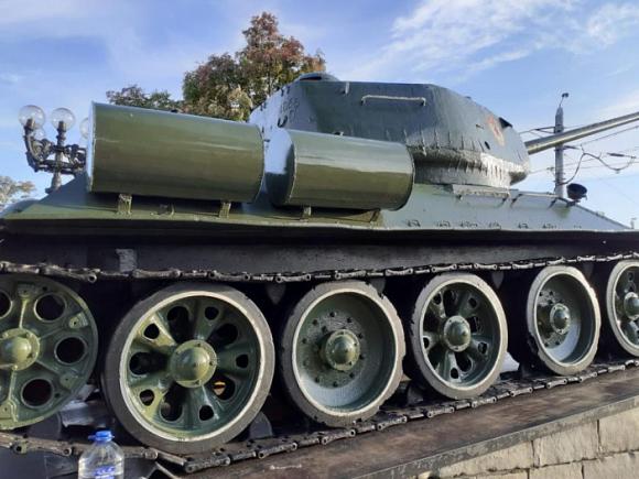 На пл. Победы обновили танк Т-34