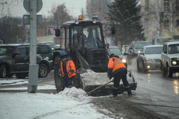 Дорожники Барнаула готовятся к возможному снегопаду