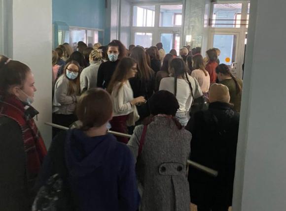 Алтайские студенты требуют отправить их на дистант