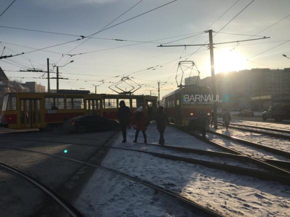 Два трамвая врезались в Барнауле