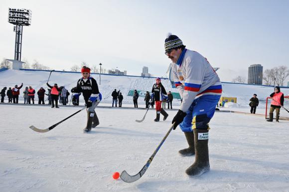 Барнаульцев зовут на хоккей в валенках