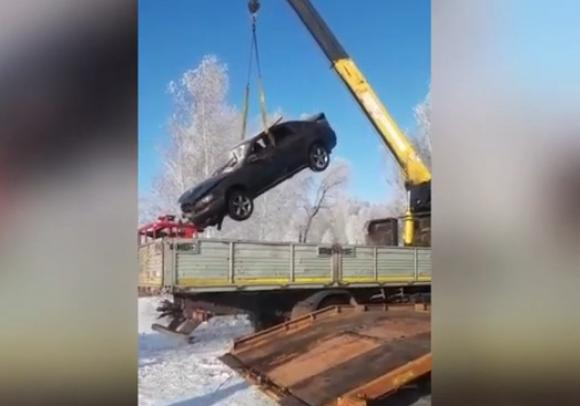 На дне озера в Алтайском крае нашли машину