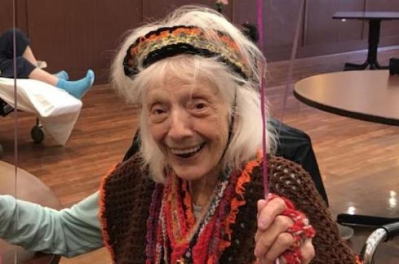 Этой женщине 102 и она пережила 