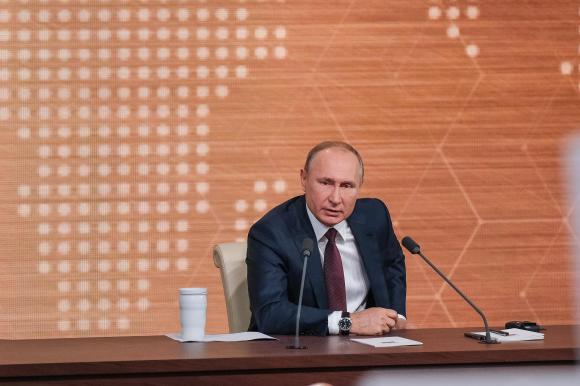 Путин ответил на вопрос алтайской журналистки во время пресс-конференции