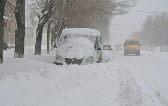 На нескольких участках улиц Барнаула ограничат остановку и стоянку машин