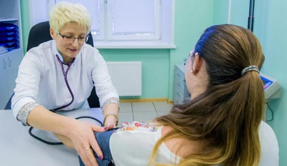 Поликлиники Барнаула будут принимать пациентов на каникулах