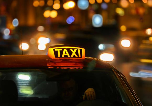 Таксист на Uber сбил девочку и уехал - помогите найти