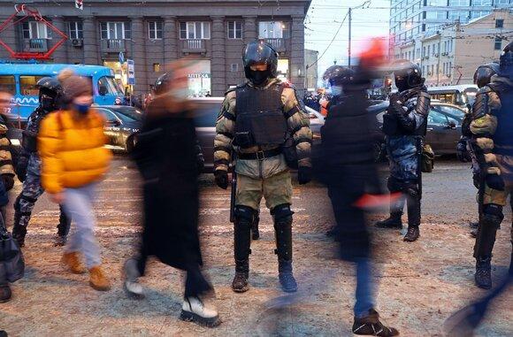 Госдума увеличила штрафы за участие в митингах и неповиновение силовикам