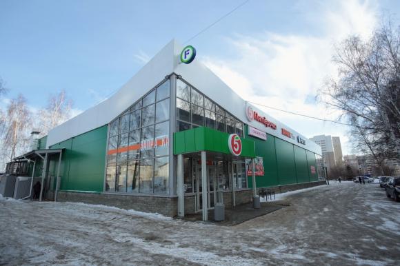 Как вместо спорткомплексов и детсадов в Барнауле открываются ТЦ