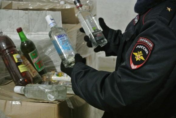 Алтайский полицейский оказался коррупционером и продавал паленый алкоголь