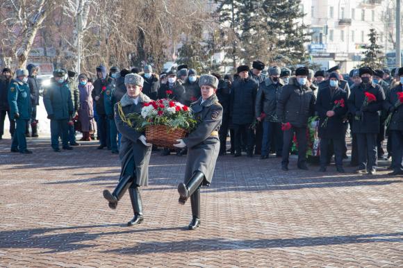 В Барнауле почтили память защитников Отечества
