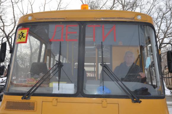 Районы Алтайского края получат 83 новых школьных автобуса