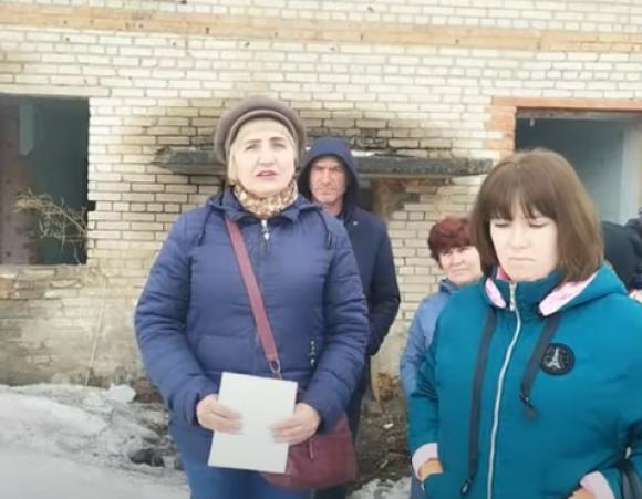 Жильцы аварийного дома в пос. Боровой записали обращение к Путину