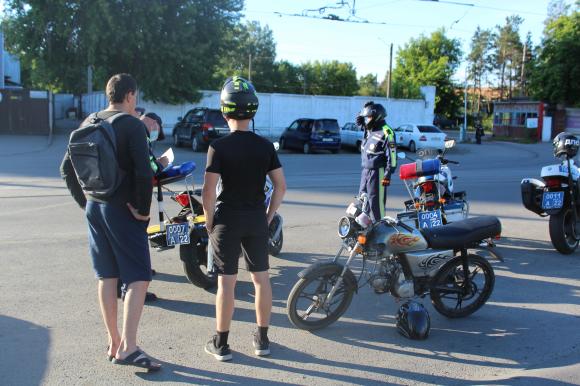ГИБДД напоминает правила для велосипедистов, мотоциклистов и самокатеров