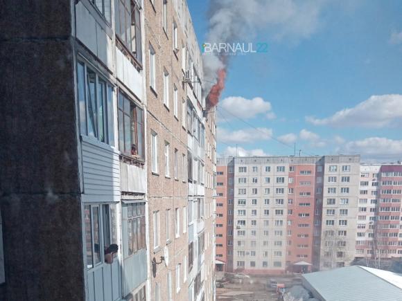 Два человека погибли во время пожара в многоэтажке на Взлетной