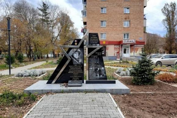 В Приморье подростки осквернили памятник алтайскому летчику Олегу Пешкову