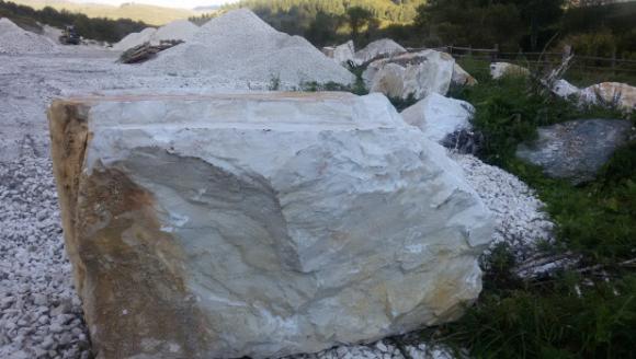 Жители алтайских сел страдают от соседства камнедобывающего карьера