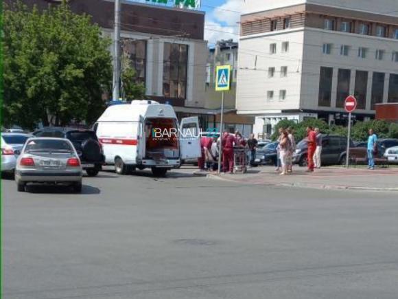 Женщина с ребенком попали под машину на пр. Ленина