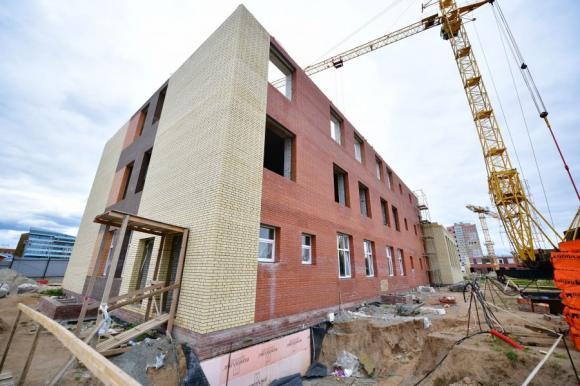Еще две школы построят в Барнауле