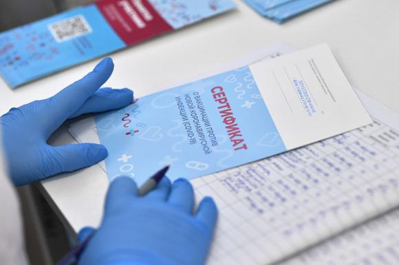 Медики барнаульской поликлиники торговали сертификатами о вакцинации