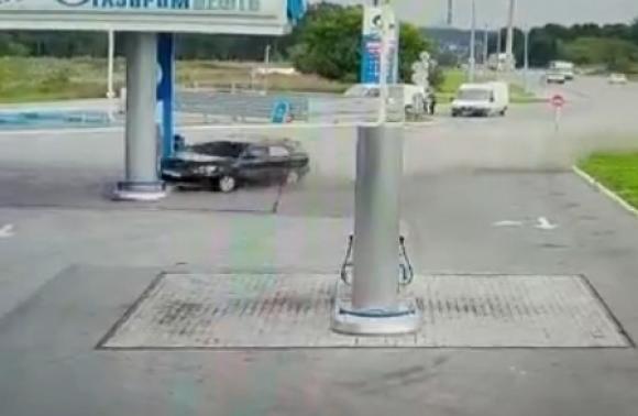 Водитель протаранил АЗС на трассе Барнаул - Новосибирск