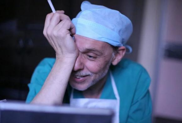 Соцсети: В Бийске пьяный врач проткнул щеку пострадавшему в ДТП пациенту