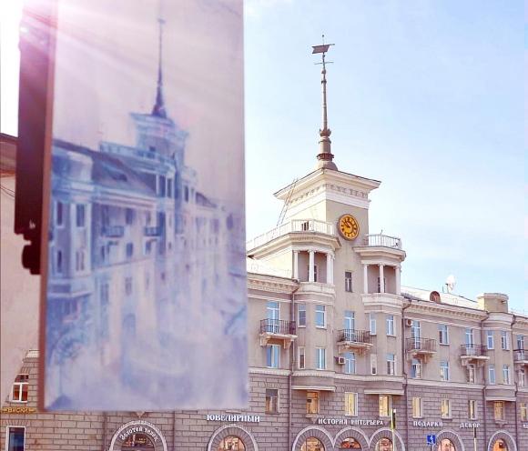 В уютном дворике Барнаула открылась выставка картин