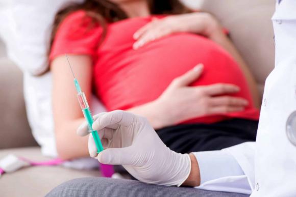 В Барнауле откроют пункт вакцинации для беременных и кормящих мам