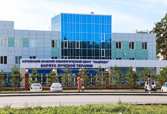 Губернатор приостановил оптимизацию в Алтайском краевом онкодиспансере
