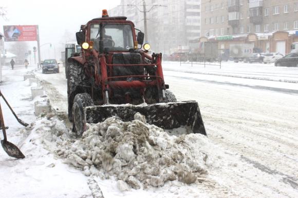 Томенко сказал, что дороги Барнаула завалило снегом и матами