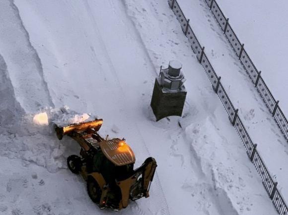 ТСЖ снесло горку, потому что не хотело отправлять коробку со снегом в Москву