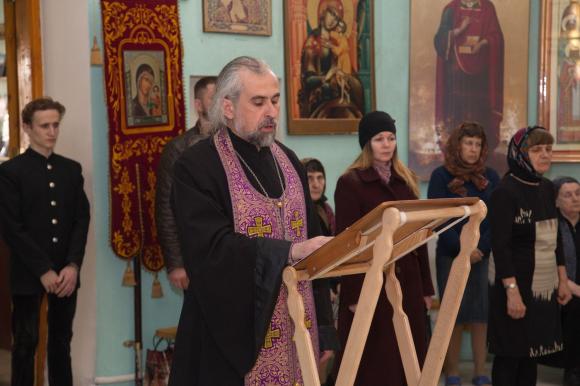 В Барнауле проведут молебен по игроманам