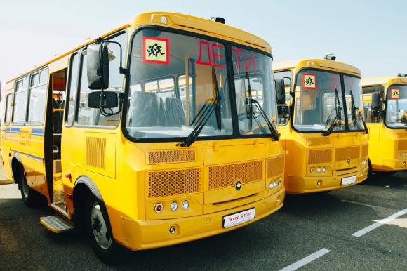 Три автобуса купят для школ Барнаула