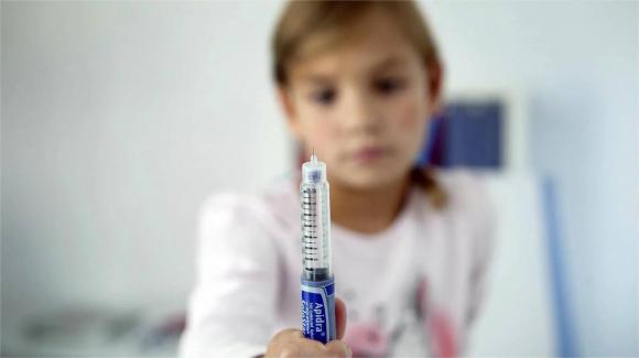 Родители детей с диабетом сообщают, что с апреля не получают иглы для инъекций