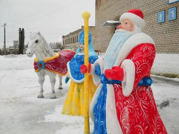 Вандалов, сломавших снежные фигуры в алтайском селе, нашли и наказали