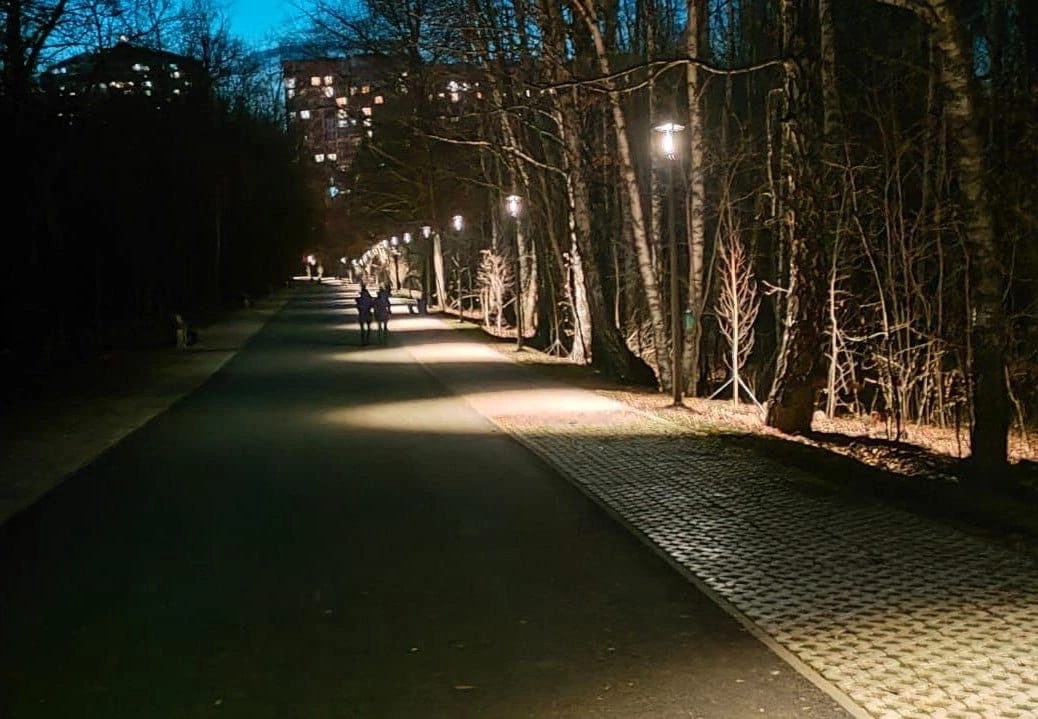 В Юбилейном парке сделали ночное освещение