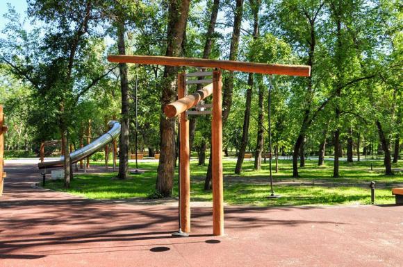 В парке «Изумрудный» демонтировали качели-балансиры