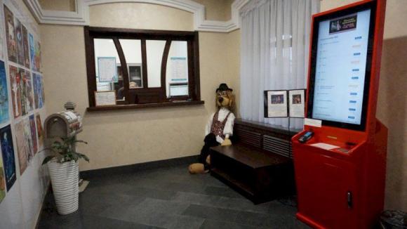 В театре кукол «Сказка» появился автомат для продажи билетов