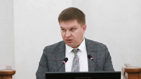 Прокуратуру заинтересовала золотая купюра министра транспорта Алтайского края Антона Воронова