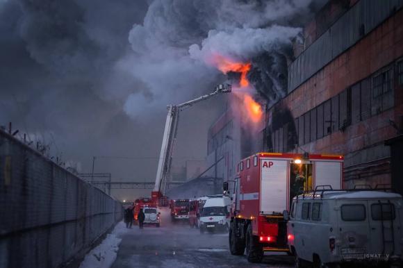 В Барнауле на Шинном заводе произошел пожар