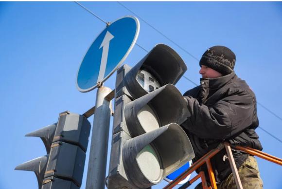 Для оптимального движения транспорта с улицы 2-й Строительной установят дополнительный светофор