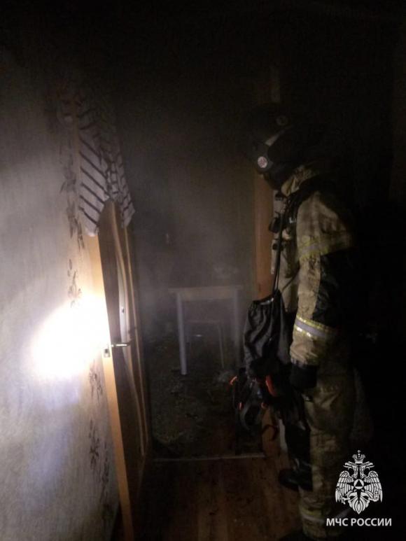 Пожарно-спасательные подразделения города Барнаула спасли женщину