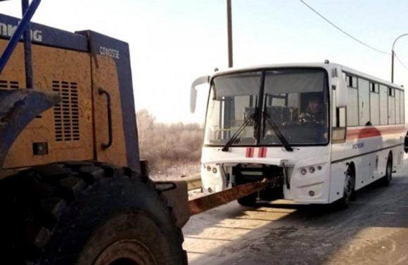 На трассе в мороз сломался автобус на Барнаул