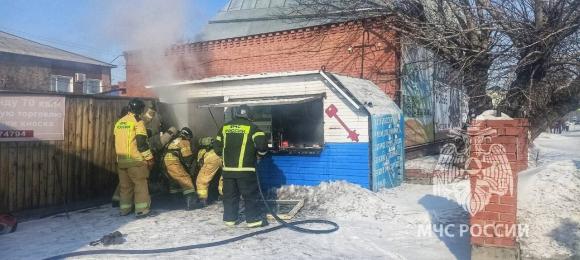 В городе Камень-на-Оби пожарные спасли мужчину