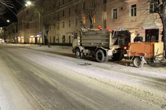 В Барнауле начался ямочный ремонт дорог