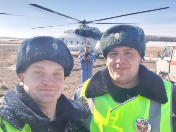 Алтайские автоинспектора помогли транспортировать пациента до вертолёта