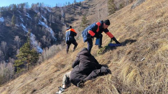 В Республике Алтай эвакуировали с горы двух туристов из Москвы