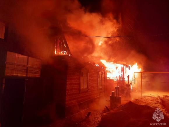 В Барнауле ночью ликвидирован пожар в пос. Лебяжье