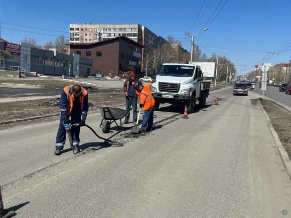 В Барнауле подрядчики приступили к ремонту дорог в рамках гарантийных обязательств