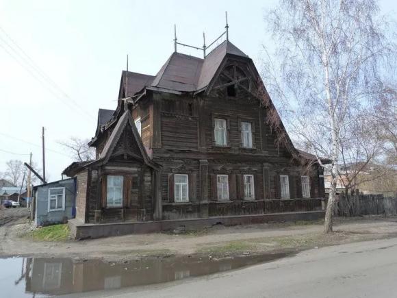 Дом-памятник зодчества в центре Барнаула взяли под круглосуточную охрану